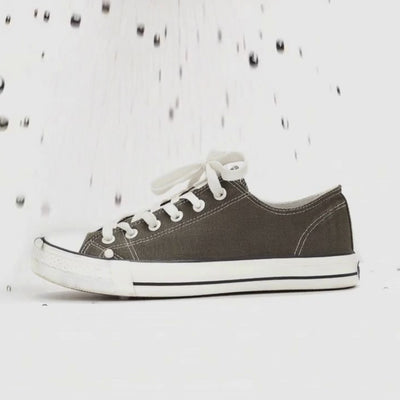 Shoe Steamer dry cycle using controlled airflow to remove moisture from footwear after rain or cleaning